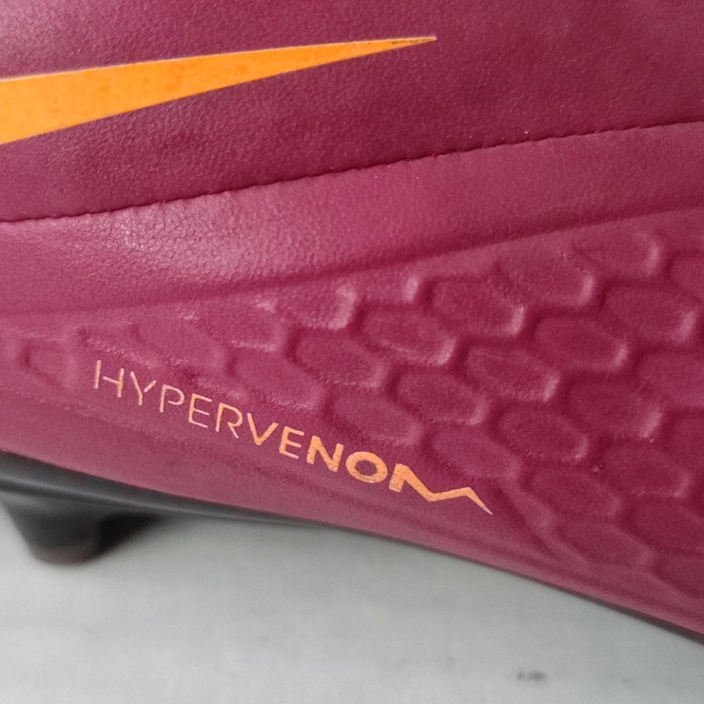 Nike Cleats - Picture 10 of 16